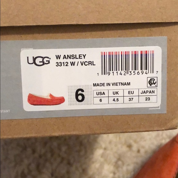 NWT Ugg flats loafer brand new with box - Picture 5 of 6